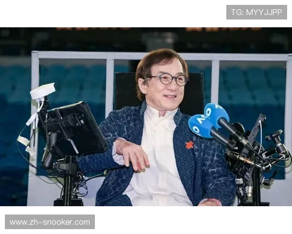 成龙现身纽约自由人主场观战，即兴表演“功夫篮球”引欢呼